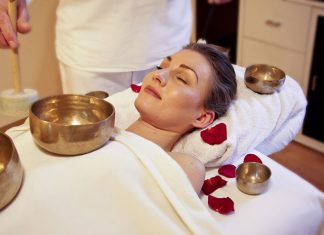 Relaksujące masaże – prezent dla każdej kobiety