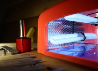 Manicure hybrydowy – plusy i minusy