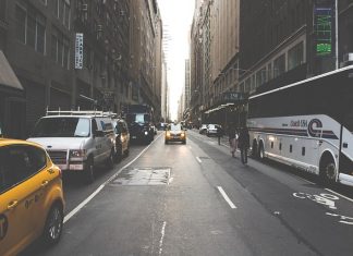 TIR-y kolosy rozjeżdżające szosy