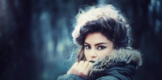 Dobierania dodatków i biżuterii do stroju