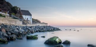 Jakie dodatki do gładkiej sukni ślubnej?