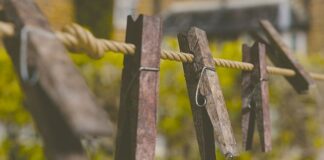 Czym się różni klips od charmsa?