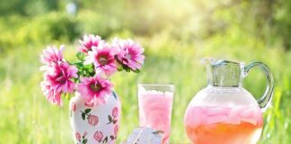 Do czego nosić różowa marynarkę?