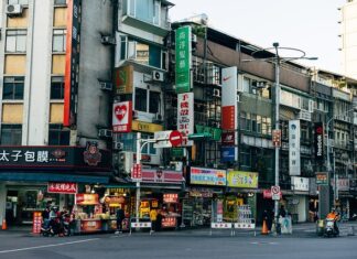 W jakich sklepach można kupić fajne bluzy? W jakich sklepach można kupić fajne bluzy?