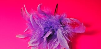 Czy pod body nosi się stanik?