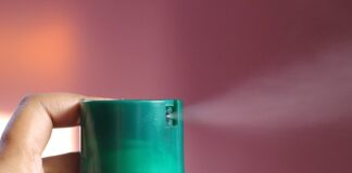 Czy można zabrać do samolotu dezodorant?