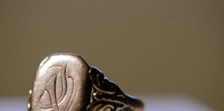 Jak się nosi sygnet męski?