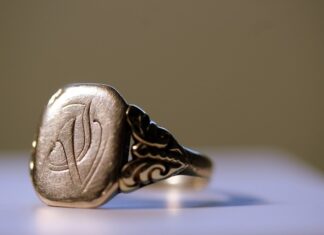 Jak się nosi sygnet męski? Jak się nosi sygnet męski?
