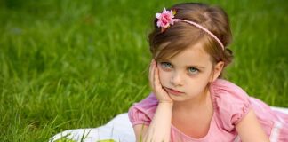 Co oznacza niebieska opaska na rękę?