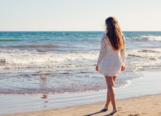 Co zrobić jak prześwituje sukienka?