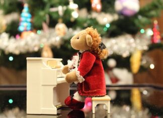 Jaki stanik do mocno wyciętej sukienki?