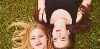 Czy dziewczyny mogą nosić męskie bluzy?