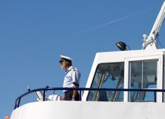 Co jest wyżej kapitan czy komandor? Co jest wyżej kapitan czy komandor?