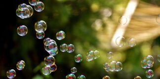 Do czego służy ruchomy bezel?