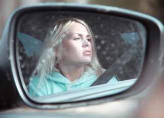 Gdzie kupić bluzę z kapturem? Gdzie kupić bluzę z kapturem?