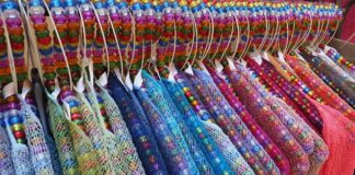 Co pod sukienkę z głębokim dekoltem?