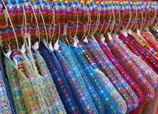 Co pod sukienkę z głębokim dekoltem?