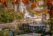 Na którym ramieniu nosi się beret harcerski?